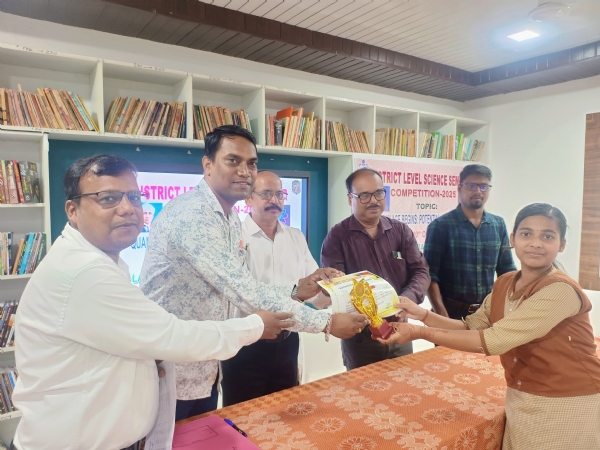 ପୁରୀ ଜିଲ୍ଲା ସ୍ତରୀୟ ବିଜ୍ଞାନ ସେମିନାର ରେ ୩ କୃତିତ୍ବ ଛାତ୍ରଛାତ୍ରୀ