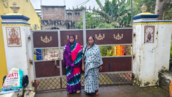 ନ୍ୟାୟ ଦାବୀରେ ସ୍ବାମୀ ଘର ଆଗରେ ଧାରଣା ଦେଇଛି ସ୍ତ୍ରୀ