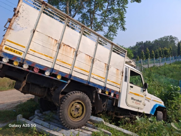 ବ୍ରହ୍ମବରଦା ପୋଲିସ ଡରରେ ଚମଡା ବୋଝେଇ ପିକ୍ ଅଫ ଡ୍ରାଇଭର ଗାଡି ଛାଡି ଫେରାର : ଗାଡି ଜବତ