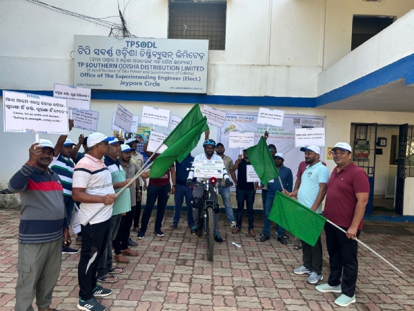 ସୌର ଶକ୍ତି ଓ ବୈଦ୍ୟୁତିକ ସୁରକ୍ଷା  ସଚେତନତା ବାର୍ତ୍ତା ନେଇ ଟି. ପି. ଏସ୍. ଓ. ଡି. ଏଲ୍. କର୍ମଚାରୀ ଇଂ ସୌମ୍ୟ ରଞ୍ଜନ ଲେଙ୍କାଙ୍କ ଦ୍ଵାରା ସାଇକେଲ ଯାତ୍ରା ଆରମ୍ବ