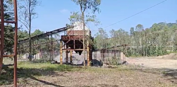 ବେଆଇନ କ୍ରସର ୟୁନିଟ କୁ ସିଲକଲା ପ୍ରଶାସନ