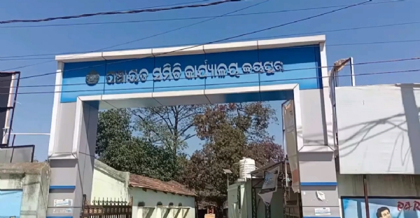 ଜୟପୁର ବ୍ଲକ କାଯ୍ୟାଳୟ  ଏଠି  ସେଠି  କାଯ୍ୟକରି ଦାୟିତ୍ୱ ତୁଲାଉଛନ୍ତି ଅଧିକାରି