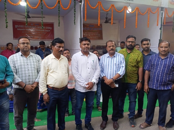 ସୋନପୁର ବ୍ଲକ ଛକ ଠାରେ ସୁବର୍ଣ୍ଣପୁର ଜିଲ୍ଲାର  ଦୀପାବଳୀ ଉତ୍ସବର ବିକ୍ରୟ କେନ୍ଦ୍ରକୁ ସୁବର୍ଣ୍ଣପୁର ଜିଲ୍ଲାର ଜିଲ୍ଲାପାଳ ଶ୍ରୀ ନୃପରାଜ୍ ସାହୁଙ୍କ ଦ୍ଵାରା  ଉଦ୍ଘାଟନ ।