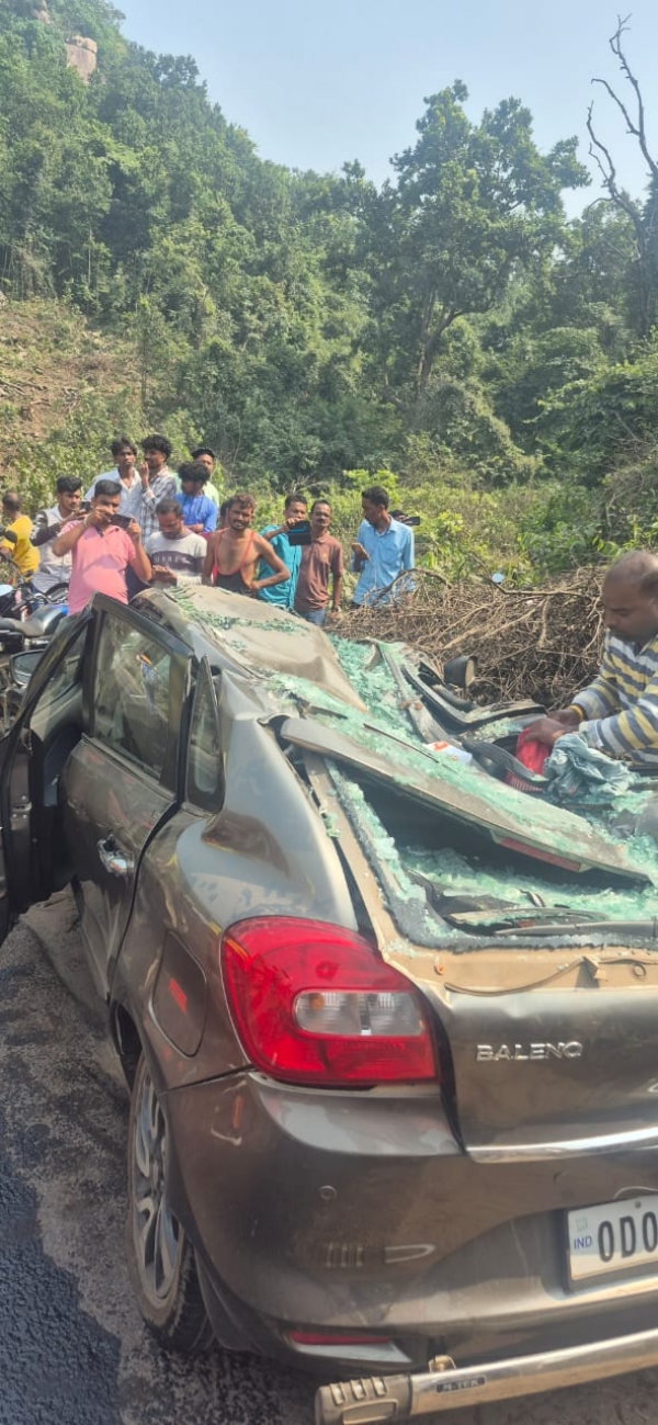 Car Upare Ulatila Jatribahi Bus