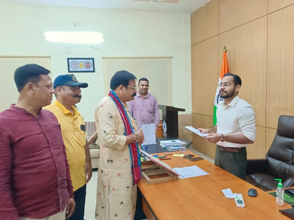 ଜିଲ୍ଲାପାଳ ଙ୍କୁ ଭେଟିଲେ ବଲାଙ୍ଗୀର ଦିନ ଆୟୋଜନ କମିଟି