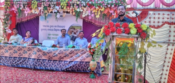 ମହିମୁଣ୍ଡା ଠାରେ ପିଏମ୍ ସୂର୍ଯ୍ୟ ଘର ମୁଫ୍ତ ବିଜୁଳି ଯୋଜନା ଅଧୀନରେ ଶାନ୍ତିଲତା ମେଷୁଆଙ୍କ ଘର ଛାତରେ ସୋଲାର ପ୍ୟାନେଲ ସ୍ଥାପନାର ଶୁଭ ଉଦଘାଟନ