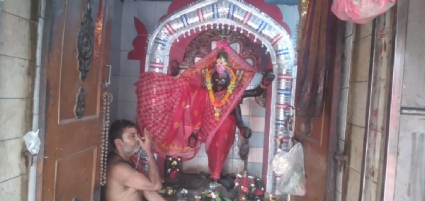 ବାଲିସାହି ରାସ୍ତାରେ ଭକ୍ତଙ୍କୁ ସୁରକ୍ଷା ଦେଉଛନ୍ତି ମା ବାଟକାଳୀ