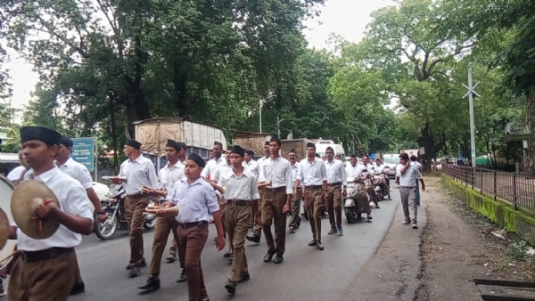 ରାଷ୍ଟ୍ରୀୟ ସ୍ବୟଂ ସେବକ ସଂଘ୍ ର  ବିଜୟା ଦଶମୀ ତଥା ସଂଘର ଶତବାର୍ଷିକୀ ପାଳନ  ସଂଚଳନରେ ସ୍ବୟଂ ସେବକ ମାନଙ୍କ ସହିତ ସ୍ବାସ୍ଥ୍ୟ ମନ୍ତ୍ରୀ  ମୁକେଶ ମହଲିଙ୍ଗ ଯୋଗଦେଇ ଚାଲିଲେ