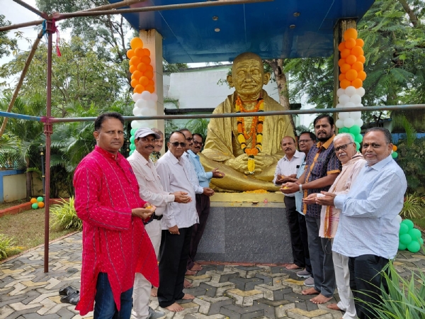 ଗାନ୍ଧୀ ପ୍ରତିମୂର୍ତ୍ତି ପାଖରେ ଗାନ୍ଧୀ ଜୟନ୍ତୀ ଦିବସରେ ଗ୍ରାମୀଣ ବ୍ୟାଙ୍କ ପ୍ରତିଷ୍ଠା ର ସ୍ଵର୍ଣ୍ଣ ଜୟନ୍ତି ପାଳନ