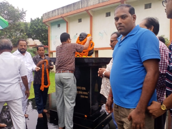 ସୁବର୍ଣ୍ଣପୁର ସଂସ୍କୃତି ଭବନ ଠାରେ ସର୍ବଧର୍ମ ପ୍ରାର୍ଥନା ସଭା ସହିତ ଜିଲ୍ଲା ସ୍ତରୀୟ ଗାନ୍ଧୀ ଜୟନ୍ତୀ ଓ ଶାସ୍ତ୍ରୀ ଜୟନ୍ତୀ ପାଳିତ।