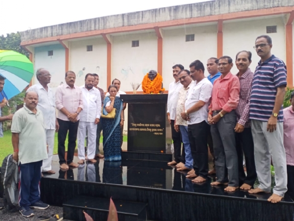 ସୁବର୍ଣ୍ଣପୁର ସଂସ୍କୃତି ଭବନ ଠାରେ ସର୍ବଧର୍ମ ପ୍ରାର୍ଥନା ସଭା ସହିତ ଜିଲ୍ଲା ସ୍ତରୀୟ ଗାନ୍ଧୀ ଜୟନ୍ତୀ ଓ ଶାସ୍ତ୍ରୀ ଜୟନ୍ତୀ ପାଳିତ।