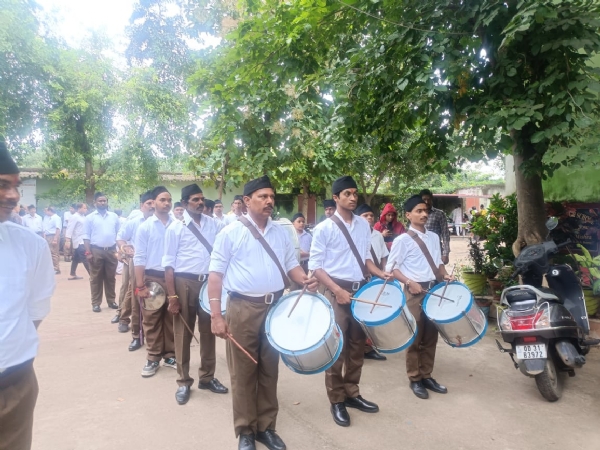 ରାଷ୍ଟ୍ରୀୟ ସ୍ବୟଂ ସେବକ ସଂଘ୍ ର  ବିଜୟା ଦଶମୀ ତଥା ସଂଘର ଶତବାର୍ଷିକୀ ପାଳନ  ସଂଚଳନରେ ସ୍ବୟଂ ସେବକ ମାନଙ୍କ ସହିତ ସ୍ବାସ୍ଥ୍ୟ ମନ୍ତ୍ରୀ  ମୁକେଶ ମହଲିଙ୍ଗ ଯୋଗଦେଇ ଚାଲିଲେ