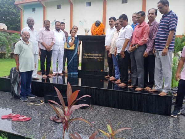 ସୁବର୍ଣ୍ଣପୁର ସଂସ୍କୃତି ଭବନ ଠାରେ ସର୍ବଧର୍ମ ପ୍ରାର୍ଥନା ସଭା ସହିତ ଜିଲ୍ଲା ସ୍ତରୀୟ ଗାନ୍ଧୀ ଜୟନ୍ତୀ ଓ ଶାସ୍ତ୍ରୀ ଜୟନ୍ତୀ ପାଳିତ।