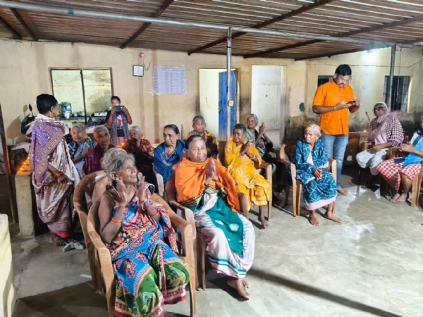 ଦିବ୍ୟ ଉର୍ଯ୍ୟା ଯୋଗ ସେବା ସମିତି ର ନିଆରା ଦୀପାବଳୀ ପାଳନ*ମିଠା ବାଣ୍ଟିଲେ ଗୀତ ନାଚ କଲେ - ବରିଷ୍ଠ ନାଗରିକ ଙ୍କ ମୁହଁ ରେ ହସ ଫୁଟାଇଲେ