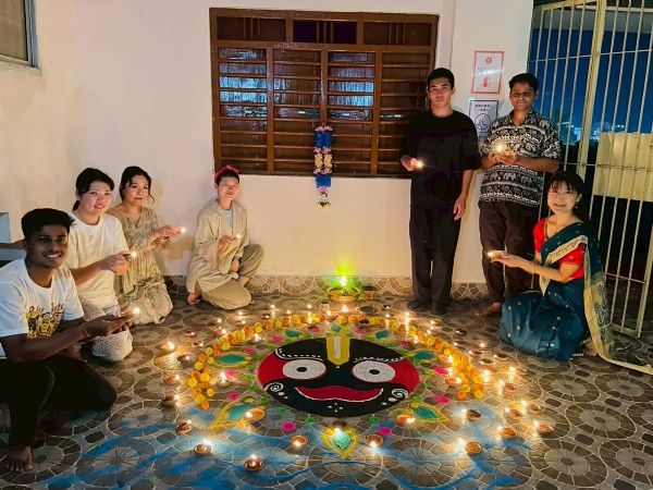 ଦୀପାବଳିକୁ ଧୁମଧାମରେ ପାଳିଲେ ଜାପାନୀ