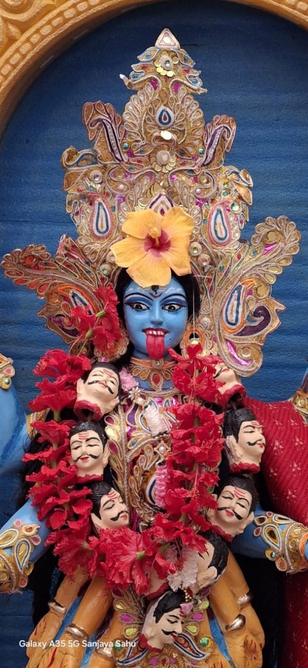 ବଲାଙ୍ଗିର ମାପଟନେଶ୍ୱରି ମନ୍ଦିର ରେ ମାଦକ୍ଷିଣ କାଳୀ ପୂଜା