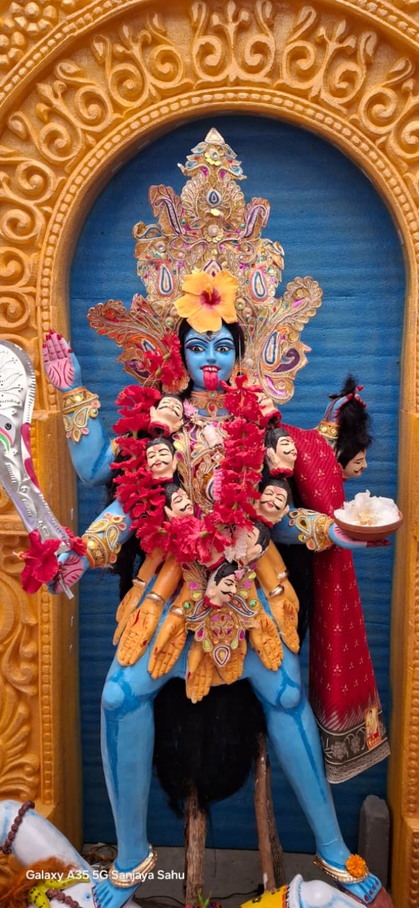 ବଲାଙ୍ଗିର ମାପଟନେଶ୍ୱରି ମନ୍ଦିର ରେ ମାଦକ୍ଷିଣ କାଳୀ ପୂଜା