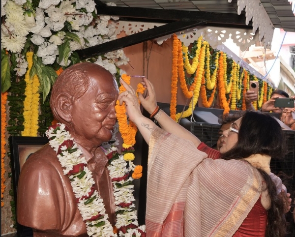 ପଣ୍ଡିତ ଟିକେଶ୍ୱର ଗୁରୁଙ୍କ ଦ୍ଵିତୀୟ ଶ୍ରାଦ୍ଧବାର୍ଷିକୀ ପାଳିତ : ରାମାୟଣ ର ସୀତା ଭୂମିକା ଅଭିନୀତ ଦୀପିକା ଯୋଗ ଦେଲେ ପଣ୍ଡିତ ଟିକେଶ୍ୱର ଗୁରୁଙ୍କ ଦ୍ଵିତୀୟ ଶ୍ରାଦ୍ଧବାର୍ଷିକୀ ପାଳିତ : ରାମାୟଣ ର ସୀତା ଭୂମିକା ଅଭିନୀତ ଦୀପିକା ଯୋଗ ଦେଲେ