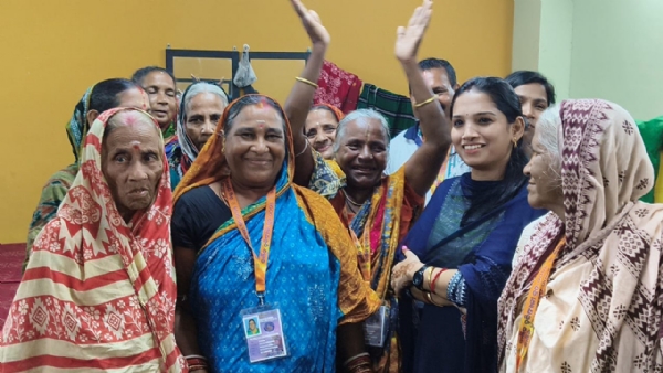 ନୂଆପଡ଼ା ନିର୍ବାଚନୀ ପ୍ରଚାର ମଇଦାନକୁ ଓହ୍ଲାଇଲେ ପୂର୍ବତନ ମନ୍ତ୍ରୀ ରାଜେନ୍ଦ୍ର ଢୋଲକିଆଙ୍କ ଧର୍ମପତ୍ନୀ ନୂଆପଡ଼ା ନିର୍ବାଚନୀ ପ୍ରଚାର ମଇଦାନକୁ ଓହ୍ଲାଇଲେ ପୂର୍ବତନ ମନ୍ତ୍ରୀ ରାଜେନ୍ଦ୍ର ଢୋଲକିଆଙ୍କ ଧର୍ମପତ୍ନୀ