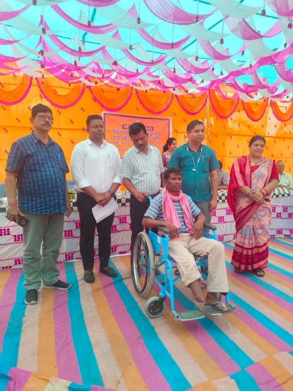 ସୁବର୍ଣ୍ଣପୁର ଜିଲ୍ଲାର ବୀରମହାରାଜପୁର ବ୍ଲକ ସ୍ତରୀୟ ଜିଲ୍ଲାପାଳ ଓ ଆରକ୍ଷୀ ଅଧିକ୍ଷକଙ୍କ ଯୁଗ୍ମ ଅଭିଯୋଗ ଶୁଣାଣି ଶିବିର ବୀରମହାରାଜପୁର  ପଞ୍ଚାୟତ ସମିତି ଅନ୍ତର୍ଗତ କମିରା ଗ୍ରାମ ପଞ୍ଚାୟତ କାର୍ଯ୍ୟାଳୟ ସମ୍ମିଳନୀ କକ୍ଷ ଠାରେ ଅନୁଷ୍ଠିତ  : * ବିଭିନ୍ନ ପ୍ରକାର ର    ୫୮( ଅଠାବନ) ଗୋଟି ଅଭିଯୋଗ ଦରଖାସ୍ତ ଗ୍ରହଣ : ସୁବର୍ଣ୍ଣପୁର ଜିଲ୍ଲାର ବୀରମହାରାଜପୁର ବ୍ଲକ ସ୍ତରୀୟ ଜିଲ୍ଲାପାଳ ଓ ଆରକ୍ଷୀ ଅଧିକ୍ଷକଙ୍କ ଯୁଗ୍ମ ଅଭିଯୋଗ ଶୁଣାଣି ଶିବିର ବୀରମହାରାଜପୁର  ପଞ୍ଚାୟତ ସମିତି ଅନ୍ତର୍ଗତ କମିରା ଗ୍ରାମ ପଞ୍ଚାୟତ କାର୍ଯ୍ୟାଳୟ ସମ୍ମିଳନୀ କକ୍ଷ ଠାରେ ଅନୁଷ୍ଠିତ  : * ବିଭିନ୍ନ ପ୍ରକାର ର    ୫୮( ଅଠାବନ) ଗୋଟି ଅଭିଯୋଗ ଦରଖାସ୍ତ ଗ୍ରହଣ :