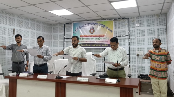 ଜିଲ୍ଲା ସଦରମହକୁମା ଠାରେ ଜିଲ୍ଲା ପ୍ରଶାସନର ଯୁଗ୍ମ ଜନ-ଅଭିଯୋଗ ଶୁଣାଣୀ ଅନୁଷ୍ଠିତ ଜିଲ୍ଲା ସଦରମହକୁମା ଠାରେ ଜିଲ୍ଲା ପ୍ରଶାସନର ଯୁଗ୍ମ ଜନ-ଅଭିଯୋଗ ଶୁଣାଣୀ ଅନୁଷ୍ଠିତ