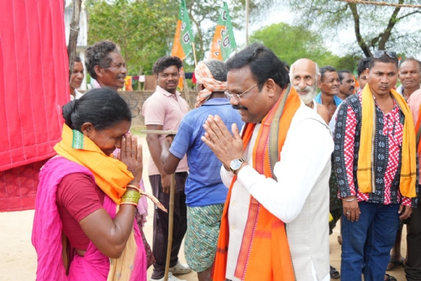 ନୂଆପଡ଼ା ନିର୍ବାଚନୀ ପ୍ରଚାର ମଇଦାନକୁ ଓହ୍ଲାଇଲେ ପୂର୍ବତନ ମନ୍ତ୍ରୀ ରାଜେନ୍ଦ୍ର ଢୋଲକିଆଙ୍କ ଧର୍ମପତ୍ନୀ ନୂଆପଡ଼ା ନିର୍ବାଚନୀ ପ୍ରଚାର ମଇଦାନକୁ ଓହ୍ଲାଇଲେ ପୂର୍ବତନ ମନ୍ତ୍ରୀ ରାଜେନ୍ଦ୍ର ଢୋଲକିଆଙ୍କ ଧର୍ମପତ୍ନୀ