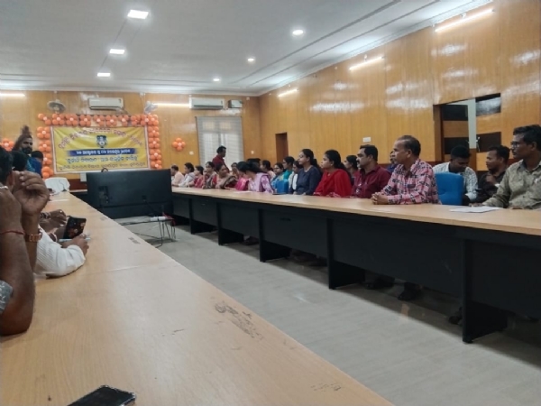 ଦୁର୍ନୀତି ନିବାରଣ ସଚେତନତା ସପ୍ତାହ, ୨୦୨୫ ଅବସରରେ ସୁବର୍ଣ୍ଣପୁର ଜିଲ୍ଲାରେ ସରକାରୀ ଅଧିକାରୀ ଓ କର୍ମଚାରୀମାନଙ୍କୁ ଜିଲ୍ଲା ପ୍ରଶାସନ ଦ୍ଵାରା ସାଧୁତାର ଶପଥ ପାଠ ଦୁର୍ନୀତି ନିବାରଣ ସଚେତନତା ସପ୍ତାହ, ୨୦୨୫ ଅବସରରେ ସୁବର୍ଣ୍ଣପୁର ଜିଲ୍ଲାରେ ସରକାରୀ ଅଧିକାରୀ ଓ କର୍ମଚାରୀମାନଙ୍କୁ ଜିଲ୍ଲା ପ୍ରଶାସନ ଦ୍ଵାରା ସାଧୁତାର ଶପଥ ପାଠ