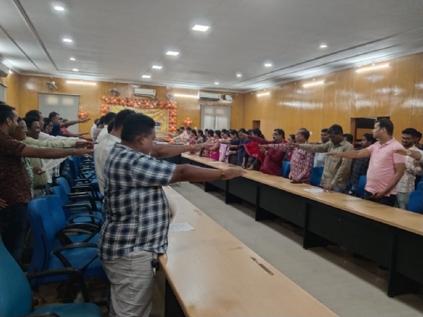 ଦୁର୍ନୀତି ନିବାରଣ ସଚେତନତା ସପ୍ତାହ, ୨୦୨୫ ଅବସରରେ ସୁବର୍ଣ୍ଣପୁର ଜିଲ୍ଲାରେ ସରକାରୀ ଅଧିକାରୀ ଓ କର୍ମଚାରୀମାନଙ୍କୁ ଜିଲ୍ଲା ପ୍ରଶାସନ ଦ୍ଵାରା ସାଧୁତାର ଶପଥ ପାଠ ଦୁର୍ନୀତି ନିବାରଣ ସଚେତନତା ସପ୍ତାହ, ୨୦୨୫ ଅବସରରେ ସୁବର୍ଣ୍ଣପୁର ଜିଲ୍ଲାରେ ସରକାରୀ ଅଧିକାରୀ ଓ କର୍ମଚାରୀମାନଙ୍କୁ ଜିଲ୍ଲା ପ୍ରଶାସନ ଦ୍ଵାରା ସାଧୁତାର ଶପଥ ପାଠ