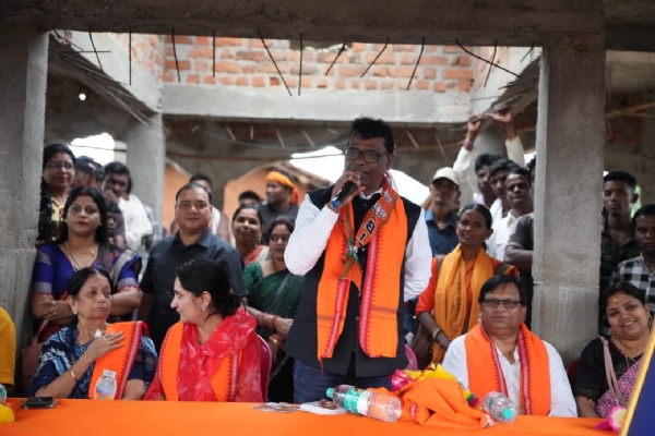 ବିଜେପି ପ୍ରାର୍ଥୀ ଜୟ ଢୋଲକିଆଙ୍କ ପାଇଁ କଳାହାଣ୍ଡି ସାଂସଦ ମାଳବିକା ଦେବୀଙ୍କ ଘରକୁ ଘର ବୁଲି  ଭୋଟ ଭିକ୍ଷା ବିଜେପି ପ୍ରାର୍ଥୀ ଜୟ ଢୋଲକିଆଙ୍କ ପାଇଁ କଳାହାଣ୍ଡି ସାଂସଦ ମାଳବିକା ଦେବୀଙ୍କ ଘରକୁ ଘର ବୁଲି  ଭୋଟ ଭିକ୍ଷା