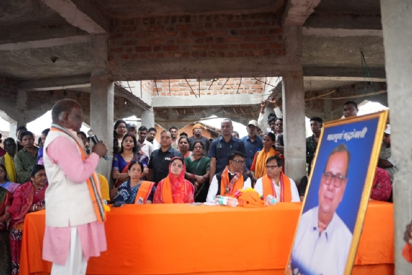 ବିଜେପି ପ୍ରାର୍ଥୀ ଜୟ ଢୋଲକିଆଙ୍କ ପାଇଁ କଳାହାଣ୍ଡି ସାଂସଦ ମାଳବିକା ଦେବୀଙ୍କ ଘରକୁ ଘର ବୁଲି  ଭୋଟ ଭିକ୍ଷା ବିଜେପି ପ୍ରାର୍ଥୀ ଜୟ ଢୋଲକିଆଙ୍କ ପାଇଁ କଳାହାଣ୍ଡି ସାଂସଦ ମାଳବିକା ଦେବୀଙ୍କ ଘରକୁ ଘର ବୁଲି  ଭୋଟ ଭିକ୍ଷା