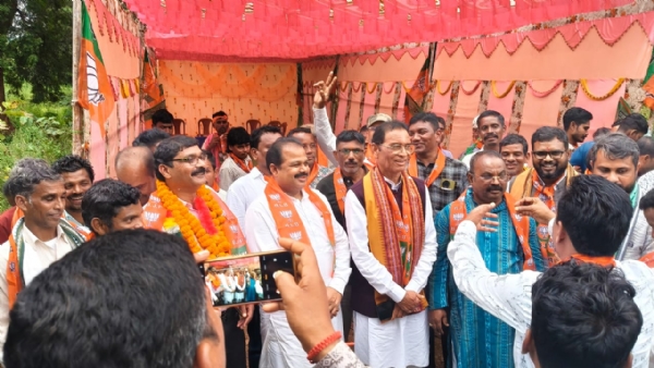 ନୁଆପଡା କେରମେଲି ଗ୍ରାମରେ ବିଜେପିର  ନିର୍ବାଚନୀ ସଭା ନୁଆପଡା କେରମେଲି ଗ୍ରାମରେ ବିଜେପିର  ନିର୍ବାଚନୀ ସଭା