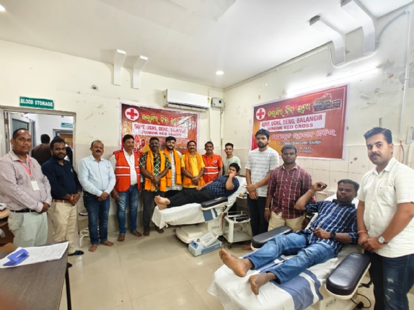 ବଲାଙ୍ଗିର ଦିନ୍ ଉଧେ ଡେଙ୍ଗ ହାଇସ୍କୁଲ ତରଫରୁ ରକ୍ତଦାନ ଶିବିର ବଲାଙ୍ଗିର ଦିନ୍ ଉଧେ ଡେଙ୍ଗ ହାଇସ୍କୁଲ ତରଫରୁ ରକ୍ତଦାନ ଶିବିର