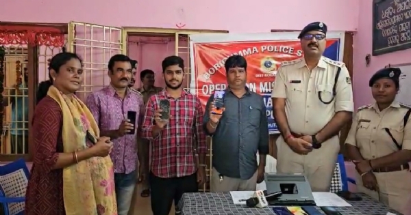 ୧୦ଟି ହଜିଥିବା ମୋବାଇଲ ପାଇଲେ ମାଲିକ ୧୦ଟି ହଜିଥିବା ମୋବାଇଲ ପାଇଲେ ମାଲିକ