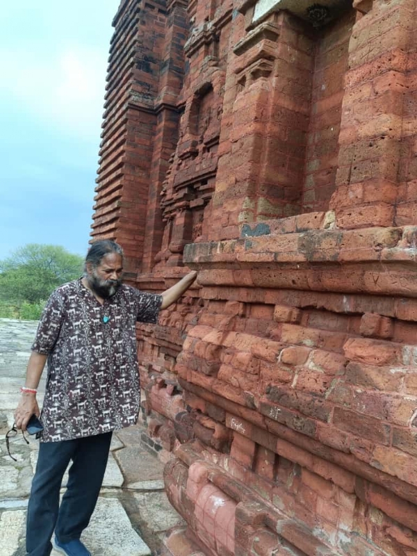 ରାଣୀପୁର-ଝରିଆଳକୁ ବିଶିଷ୍ଟ ମୂର୍ତ୍ତିକାରଶୀଲ୍ପି ପଦ୍ମଶ୍ରୀ ଅଦ୍ୱେତଚରଣ ଙ୍କ ପରିଦର୍ଶନ ଓଡ଼ିଶାର ଐତିହ୍ୟସଂରକ୍ଷଣ କରିବାରେ ଏଏସଆଇ ବିପଥଗାମୀ ହୋଇଛି-ପଦ୍ମଶ୍ରୀ ଗଡନାୟକ ରାଣୀପୁର-ଝରିଆଳକୁ ବିଶିଷ୍ଟ ମୂର୍ତ୍ତିକାରଶୀଲ୍ପି ପଦ୍ମଶ୍ରୀ ଅଦ୍ୱେତଚରଣ ଙ୍କ ପରିଦର୍ଶନ ଓଡ଼ିଶାର ଐତିହ୍ୟସଂରକ୍ଷଣ କରିବାରେ ଏଏସଆଇ ବିପଥଗାମୀ ହୋଇଛି-ପଦ୍ମଶ୍ରୀ ଗଡନାୟକ