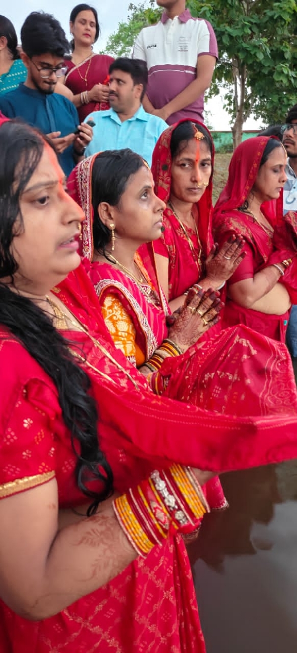 ବିହାରୀ ସମ୍ପ୍ରଦାୟ ର ସୂର୍ଯ୍ୟଙ୍କ ଉପାସନା ପାଇଁ ମହାନଛଟ ପର୍ବ ବଲାଙ୍ଗିର ରେ ପାଳିତ ବିହାରୀ ସମ୍ପ୍ରଦାୟ ର ସୂର୍ଯ୍ୟଙ୍କ ଉପାସନା ପାଇଁ ମହାନଛଟ ପର୍ବ ବଲାଙ୍ଗିର ରେ ପାଳିତ