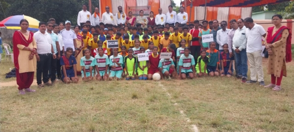 ପୁଇଁତଲା ବ୍ଲକ ସ୍ତରୀୟ ଫୁଟବଲ ଚୟନ ଶିବିର  ଫୁଟବଲ ଖେଳ ଆମକୁ ଏକତା ଶିକ୍ଷା ଦିଏ  ପୁଇଁତଲା ବ୍ଲକ ସ୍ତରୀୟ ଫୁଟବଲ ଚୟନ ଶିବିର  ଫୁଟବଲ ଖେଳ ଆମକୁ ଏକତା ଶିକ୍ଷା ଦିଏ