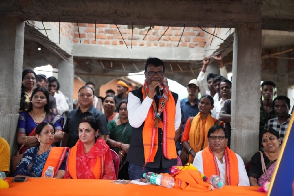 ବିଜେପି ପ୍ରାର୍ଥୀ ଜୟ ଢୋଲକିଆଙ୍କ ପାଇଁ କଳାହାଣ୍ଡି ସାଂସଦ ମାଳବିକା ଦେବୀଙ୍କ ଘରକୁ ଘର ବୁଲି  ଭୋଟ ଭିକ୍ଷା ବିଜେପି ପ୍ରାର୍ଥୀ ଜୟ ଢୋଲକିଆଙ୍କ ପାଇଁ କଳାହାଣ୍ଡି ସାଂସଦ ମାଳବିକା ଦେବୀଙ୍କ ଘରକୁ ଘର ବୁଲି  ଭୋଟ ଭିକ୍ଷା