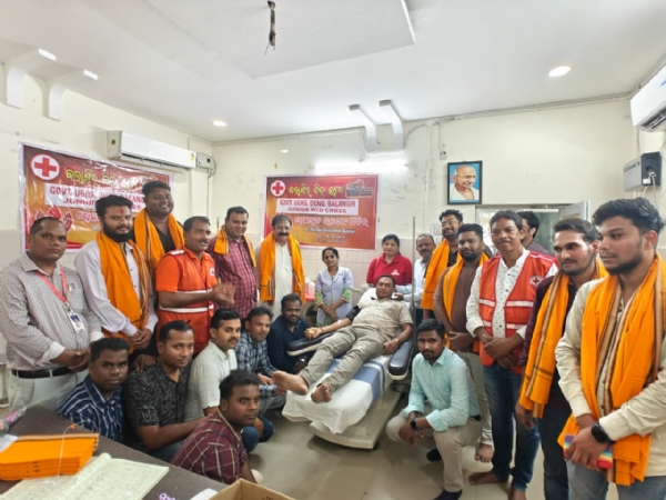 ବଲାଙ୍ଗିର ଦିନ୍ ଉଧେ ଡେଙ୍ଗ ହାଇସ୍କୁଲ ତରଫରୁ ରକ୍ତଦାନ ଶିବିର ବଲାଙ୍ଗିର ଦିନ୍ ଉଧେ ଡେଙ୍ଗ ହାଇସ୍କୁଲ ତରଫରୁ ରକ୍ତଦାନ ଶିବିର