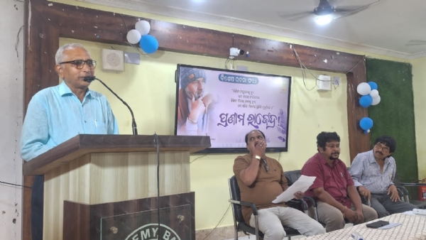 କବି ରାଜେନ୍ଦ୍ର ଥିଲେ ଶବ୍ଦର ଯାଦୁକର ଓ ଭାବର ପାରାବାର। କବି ରାଜେନ୍ଦ୍ର ଥିଲେ ଶବ୍ଦର ଯାଦୁକର ଓ ଭାବର ପାରାବାର।