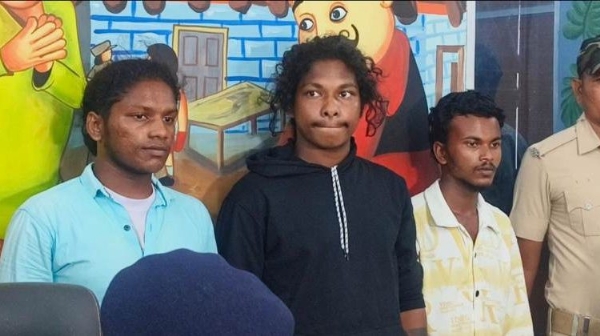 ମଦ ନିଶା ପାଇଁ ସାଙ୍ଗ ନେଇଗଲା ସାଙ୍ଗର ଜୀବନ, ବଲାଙ୍ଗିର ପୋଲିସର ସାମ୍ବାଦିକ ସମ୍ମିଳନୀ ରେ ଖୁଲସା ମଦ ନିଶା ପାଇଁ ସାଙ୍ଗ ନେଇଗଲା ସାଙ୍ଗର ଜୀବନ, ବଲାଙ୍ଗିର ପୋଲିସର ସାମ୍ବାଦିକ ସମ୍ମିଳନୀ ରେ ଖୁଲସା