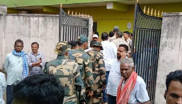 କଂଗ୍ରେସ କାର୍ଯ୍ୟାଳୟରେ ଧସେଇ ପଶିଲା ପୋଲିସ, କର୍ମୀଙ୍କ ତୀବ୍ର ଅସନ୍ତୋଷ କଂଗ୍ରେସ କାର୍ଯ୍ୟାଳୟରେ ଧସେଇ ପଶିଲା ପୋଲିସ, କର୍ମୀଙ୍କ ତୀବ୍ର ଅସନ୍ତୋଷ