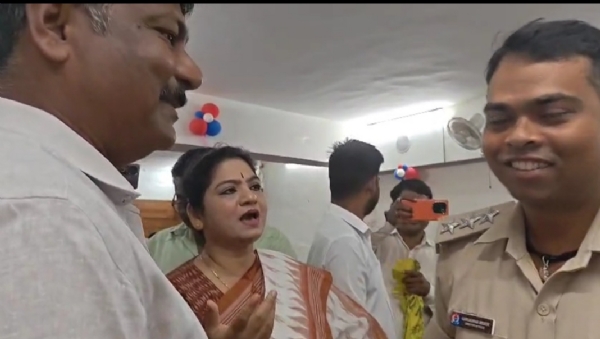 କଂଗ୍ରେସ କାର୍ଯ୍ୟାଳୟରେ ଧସେଇ ପଶିଲା ପୋଲିସ, କର୍ମୀଙ୍କ ତୀବ୍ର ଅସନ୍ତୋଷ କଂଗ୍ରେସ କାର୍ଯ୍ୟାଳୟରେ ଧସେଇ ପଶିଲା ପୋଲିସ, କର୍ମୀଙ୍କ ତୀବ୍ର ଅସନ୍ତୋଷ