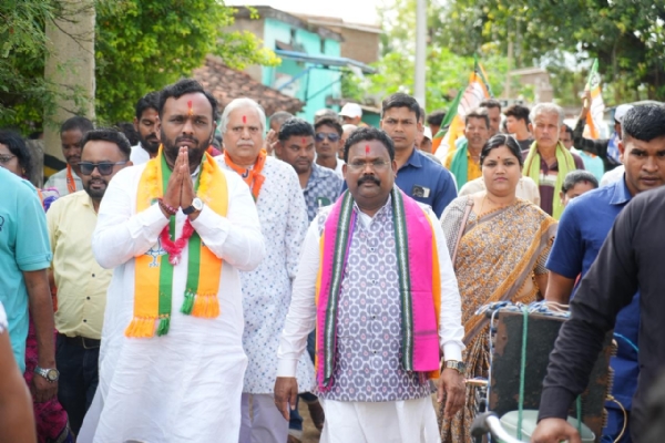 ନୂଆପଡା କୋମନା ବ୍ଲକରେ ମନ୍ତ୍ରୀ ଗୋକୁଳା ନନ୍ଦ ମଲ୍ଲିକଙ୍କ ନିର୍ବାଚନୀ ପ୍ରଚାର ନୂଆପଡା କୋମନା ବ୍ଲକରେ ମନ୍ତ୍ରୀ ଗୋକୁଳା ନନ୍ଦ ମଲ୍ଲିକଙ୍କ ନିର୍ବାଚନୀ ପ୍ରଚାର