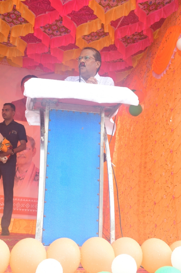 ଉପ-ମୁଖ୍ୟ ମନ୍ତ୍ରୀଙ୍କ ଦ୍ୱାରା।        ସୁବର୍ଣ୍ଣପୁର ଜିଲ୍ଲା ସଦର ମହକୁମା ସ୍ଥିତ ବସ ଷ୍ଟାଣ୍ଡ ଠାରେ ନୂତନ ବସ ଷ୍ଟାଣ୍ଡ ଗୃହ ନିର୍ମାଣ ପାଇଁ ଭିତ୍ତି ପ୍ରସ୍ତର ସ୍ଥାପନ।