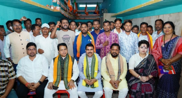 ନୂଆପଡା ରାଜନୀତି : ଦଳୀୟ କର୍ମକର୍ତ୍ତାଙ୍କୁ ମନ୍ତ୍ରୀ ଦେଲେ ବିଜୟର ମନ୍ତ୍ର ନୂଆପଡା ରାଜନୀତି : ଦଳୀୟ କର୍ମକର୍ତ୍ତାଙ୍କୁ ମନ୍ତ୍ରୀ ଦେଲେ ବିଜୟର ମନ୍ତ୍ର