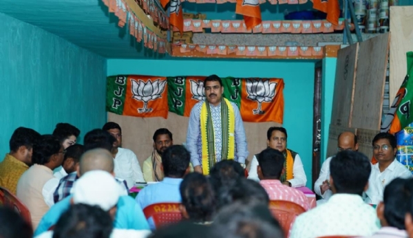 ନୂଆପଡା ରାଜନୀତି : ଦଳୀୟ କର୍ମକର୍ତ୍ତାଙ୍କୁ ମନ୍ତ୍ରୀ ଦେଲେ ବିଜୟର ମନ୍ତ୍ର ନୂଆପଡା ରାଜନୀତି : ଦଳୀୟ କର୍ମକର୍ତ୍ତାଙ୍କୁ ମନ୍ତ୍ରୀ ଦେଲେ ବିଜୟର ମନ୍ତ୍ର