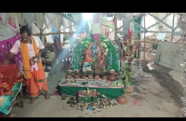 ଦୁର୍ଗାପାଲିରେ ପ୍ରହରୀ ମଣ୍ଡପରେ ପାଣି ଜମୁଛି : ପାଇପ ଲାଇନ୍ ଲିକ୍ରୁ କାର୍ତ୍ତିକେୟ ପୂଜାରେ ବାଧା, ଦୁର୍ଘଟଣାର ଆଶଙ୍କା ଦୁର୍ଗାପାଲିରେ ପ୍ରହରୀ ମଣ୍ଡପରେ ପାଣି ଜମୁଛି : ପାଇପ ଲାଇନ୍ ଲିକ୍ରୁ କାର୍ତ୍ତିକେୟ ପୂଜାରେ ବାଧା, ଦୁର୍ଘଟଣାର ଆଶଙ୍କା