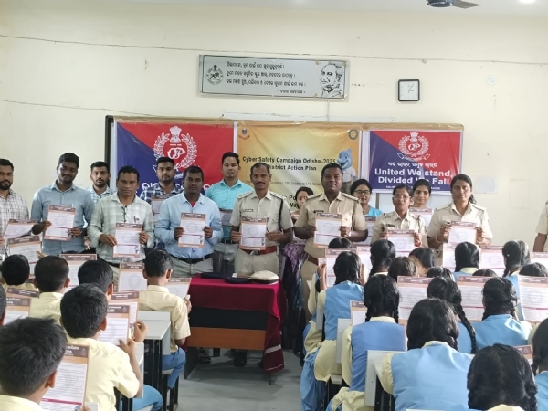 ସାଇବର ଠକେଇ ରୋକିବା ପାଇଁ ସଚେତନତା କାର୍ଯ୍ୟକ୍ରମ ସାଇବର ଠକେଇ ରୋକିବା ପାଇଁ ସଚେତନତା କାର୍ଯ୍ୟକ୍ରମ