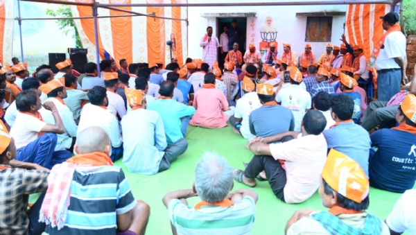 ନୂଆପଡ଼ା କାଣ୍ଡେତରା ପଞ୍ଚାୟତ  ସରପଞ୍ଚଙ୍କ ସହ ବିଜେପିରେ ସାମିଲ ହେଲେ ୧୧  ୱାର୍ଡସଭ୍ୟ ନୂଆପଡ଼ା କାଣ୍ଡେତରା ପଞ୍ଚାୟତ  ସରପଞ୍ଚଙ୍କ ସହ ବିଜେପିରେ ସାମିଲ ହେଲେ ୧୧  ୱାର୍ଡସଭ୍ୟ