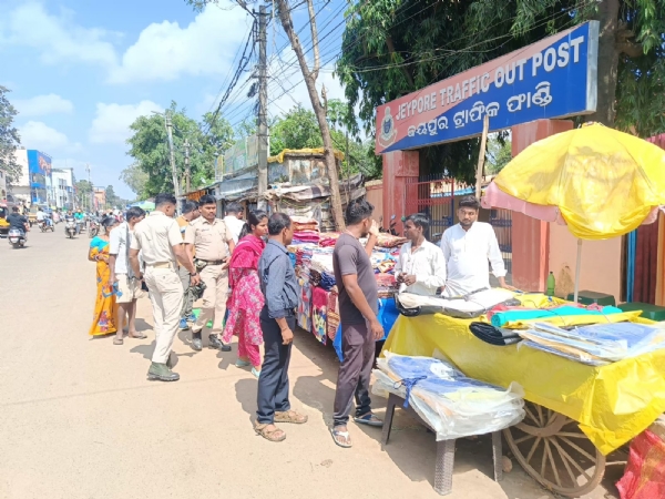 ଉଠା ଦୋକାନି କୁ ଉଛେଦ କଲା ପୌର ପାଳିକା